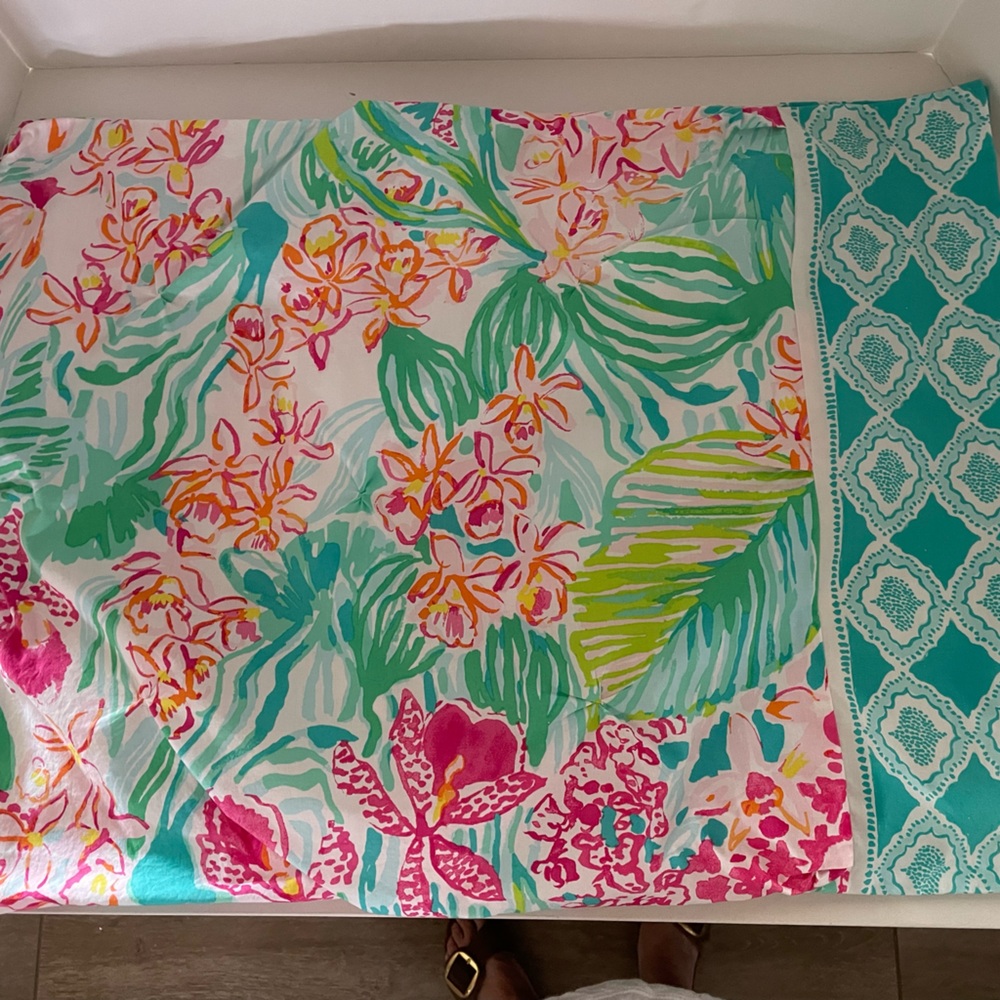 Pottery Barn Lilly Pulitzer Orchid  Standard Sham/Pillowcase 20”x26” EUC set (2)